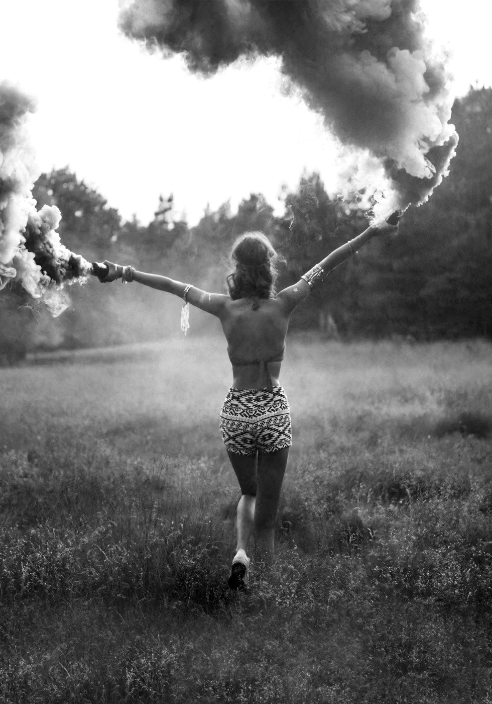 Wild And Smoke Hippie Girl Poster - Posterbox.no