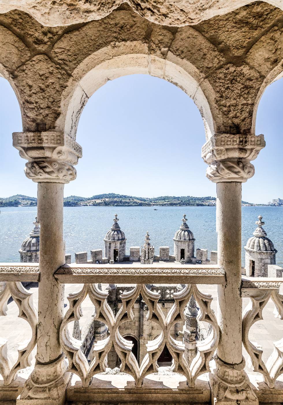 Balkon zum Fluss Tejo Portugal Poster - Posterbox.no