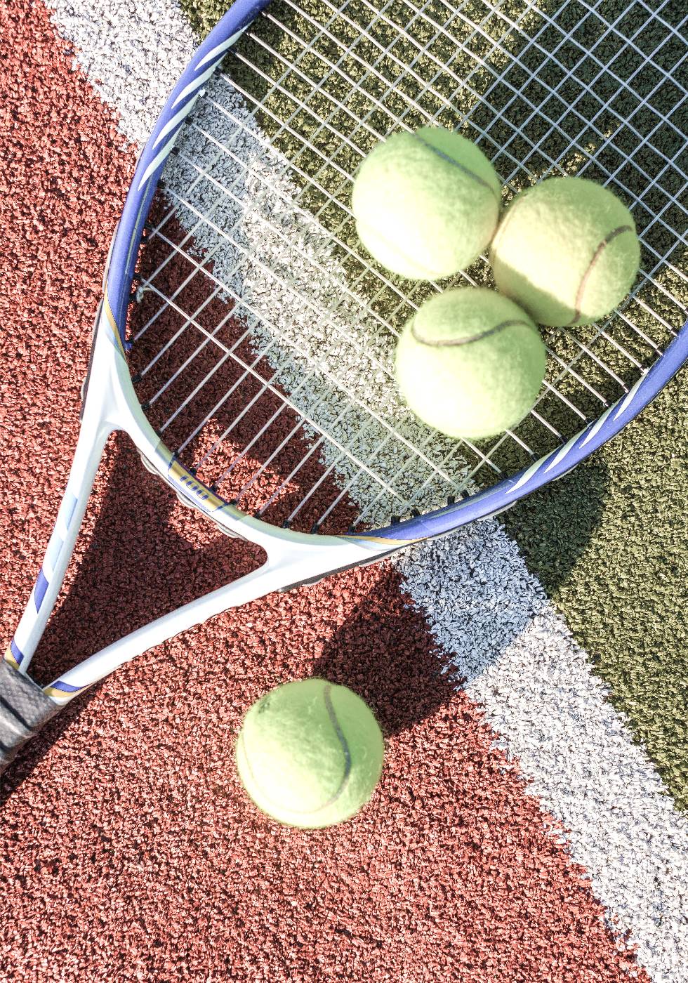 Tennisschläger und Bälle Poster - Posterbox.dk