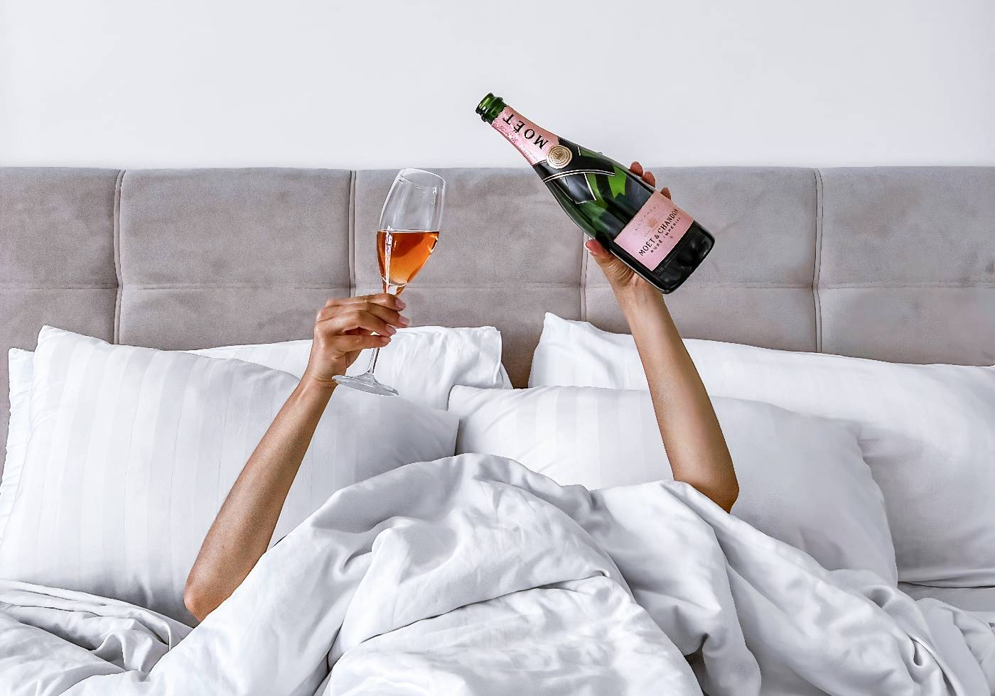 Champagner im Bett Poster - Posterbox.no