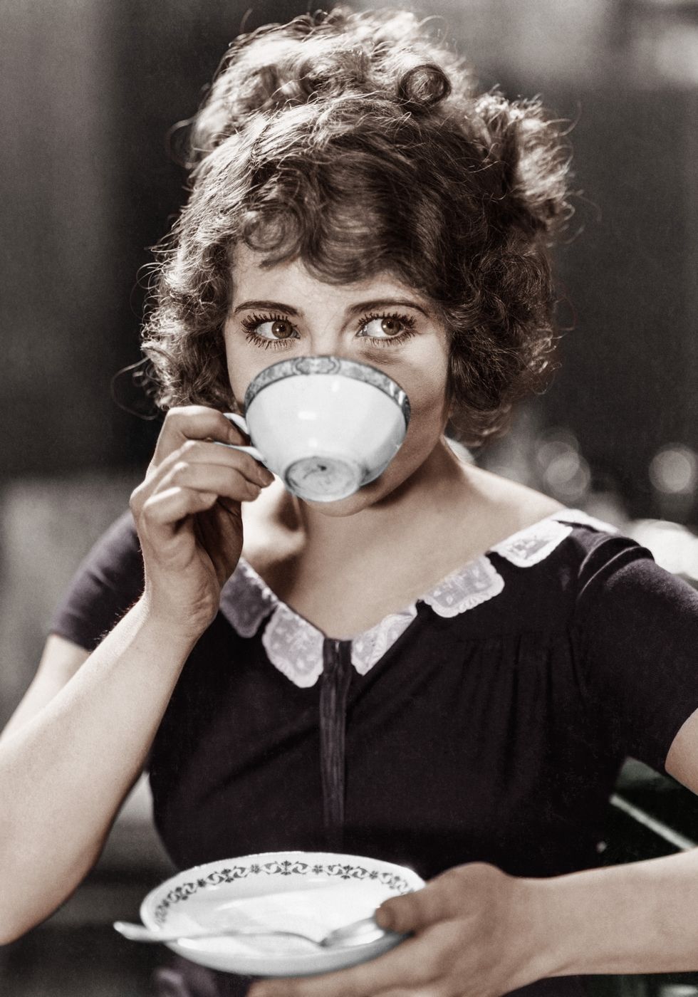 Trinken aus Teetasse Poster - Posterbox.no