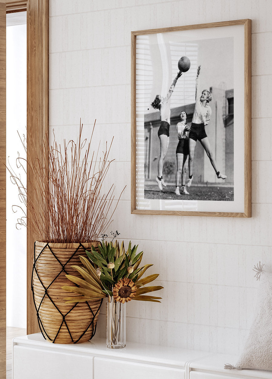 Frauen spielen Basketball Poster - Posterbox.no