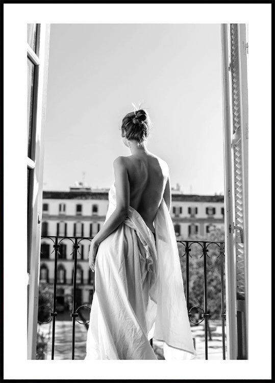 Frau auf Balkon Poster - Posterbox.no