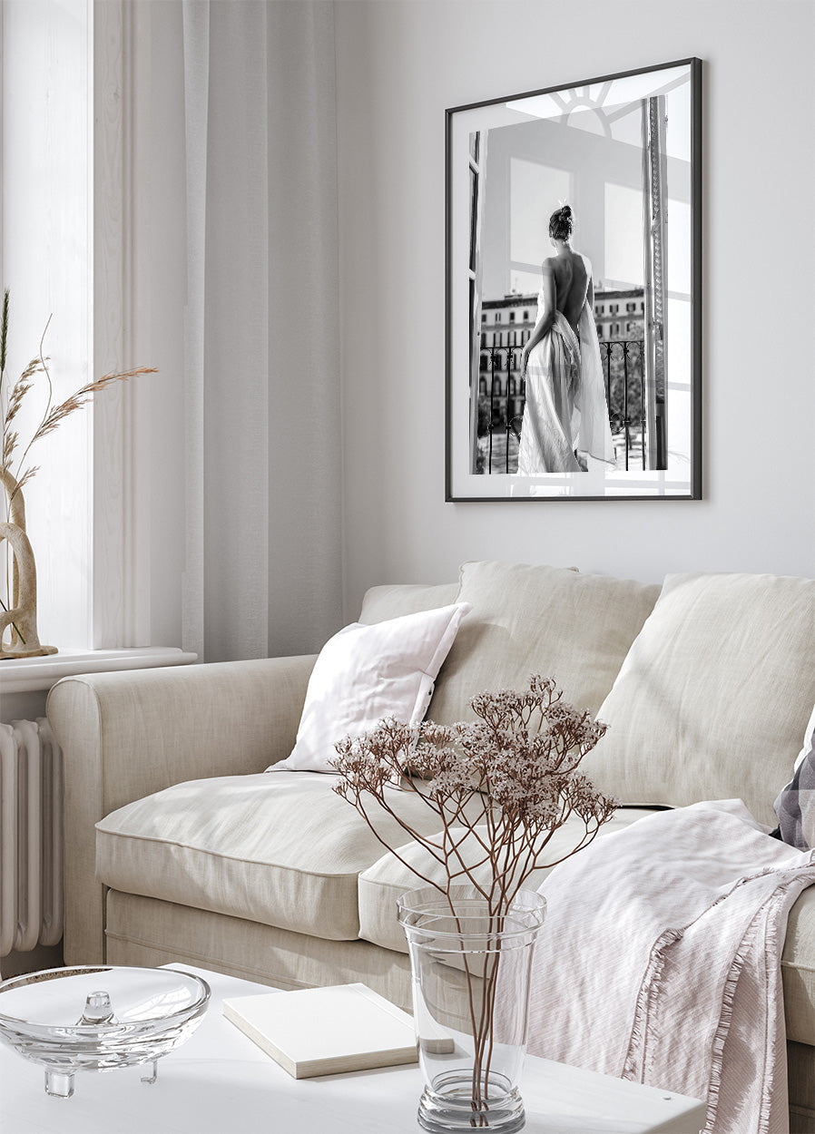 Frau auf Balkon Poster - Posterbox.no