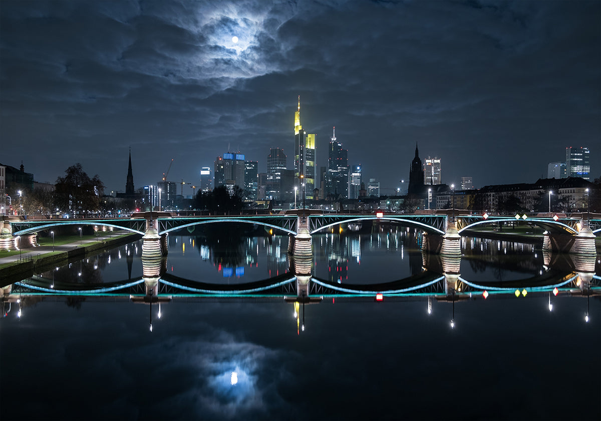 Frankfurt bei Vollmond