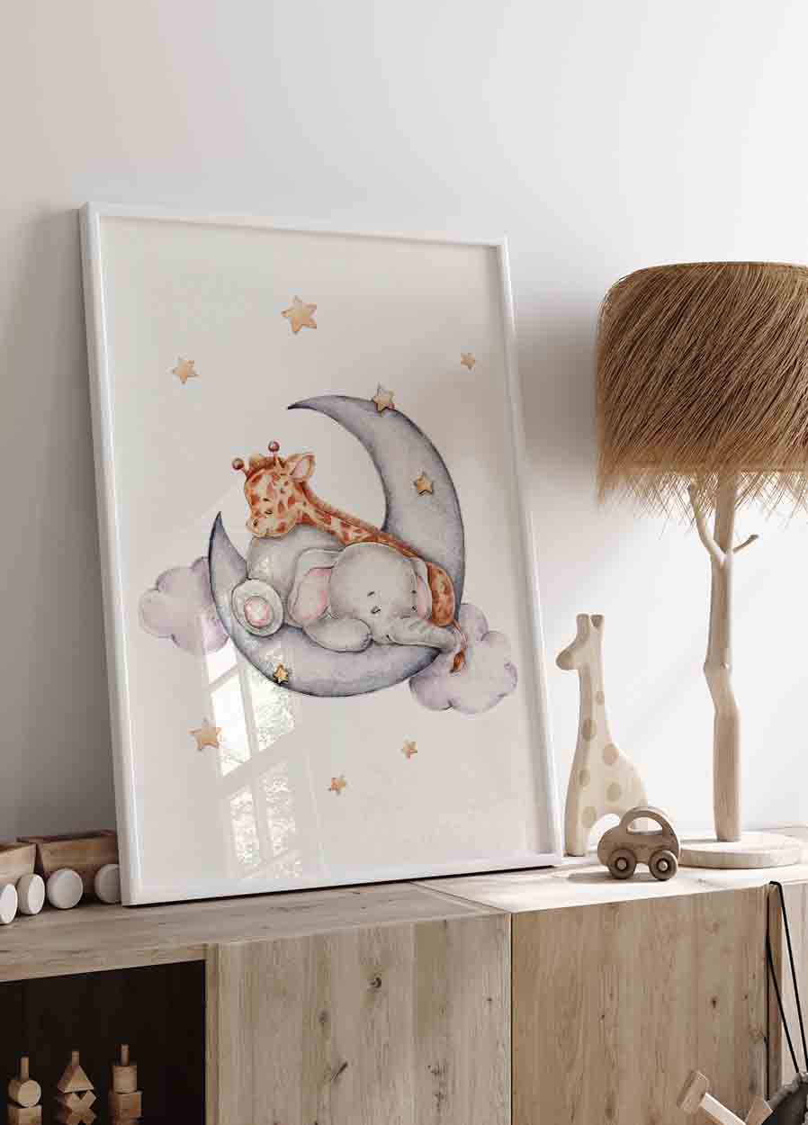 Poster „Baby Elefant und Giraffe schlafen auf der Wolke“ – Posterbox.dk