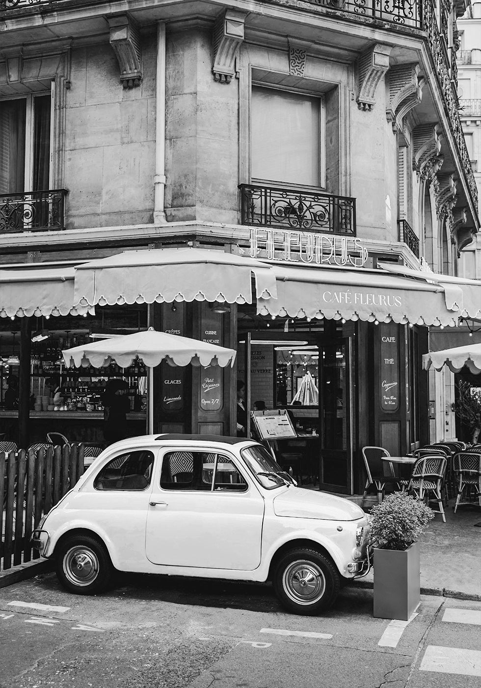 Pariser Café und Fiat 500 Poster