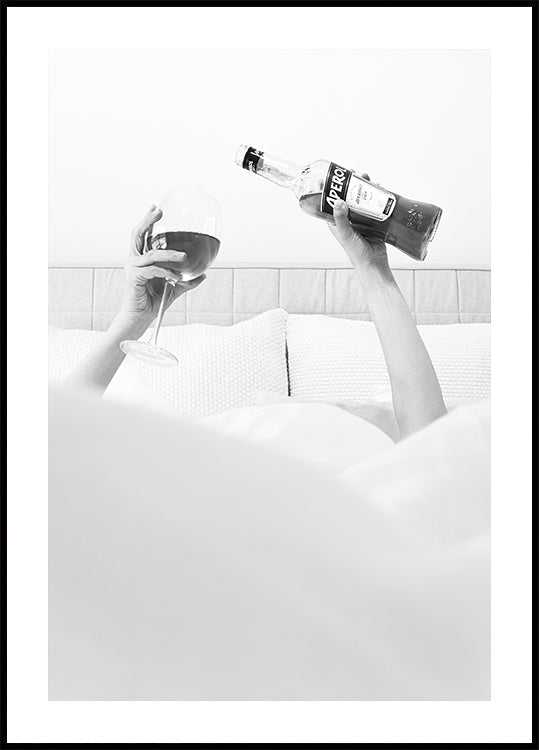 Aperol im Bett Schwarzweiß-Poster