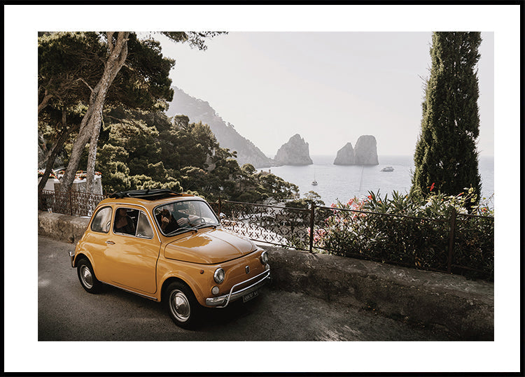 Kleines orangefarbenes Auto in Capri Poster - Posterbox.dk