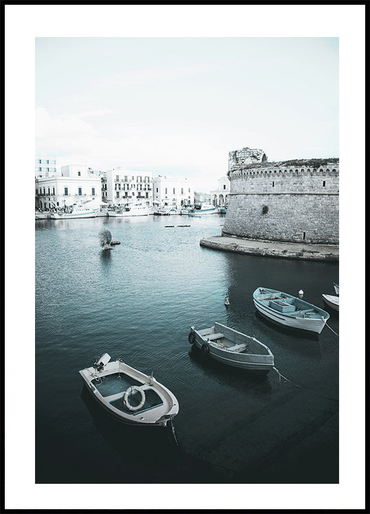 Boote mit Blick auf Apulien Poster - Posterbox.dk