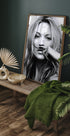 Kate Moss Schnurrbart imitierendes Poster - Posterbox.dk