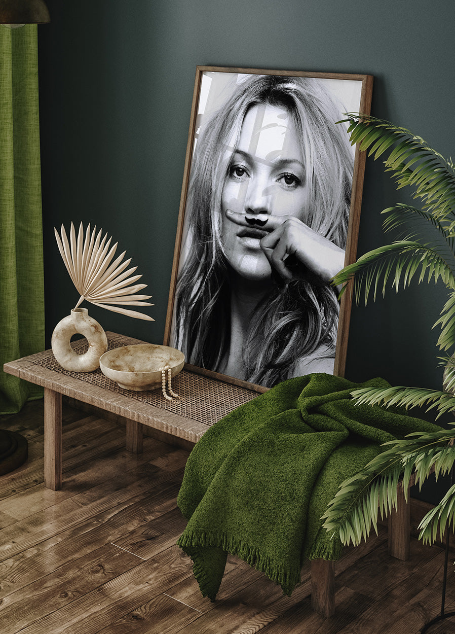 Kate Moss Schnurrbart imitierendes Poster - Posterbox.dk