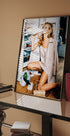 Kate Moss am Kühlschrank Poster - Posterbox.dk