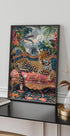 Poster „Leopard faulenzt auf einem Luxussofa“ – Posterbox.dk
