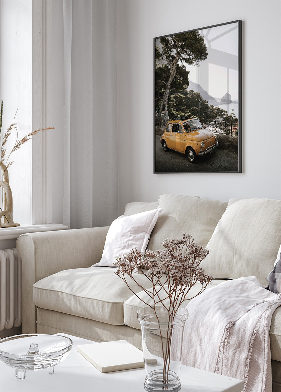 Kleines orangefarbenes Auto in Capri-Portrait-Poster - Posterbox.dk