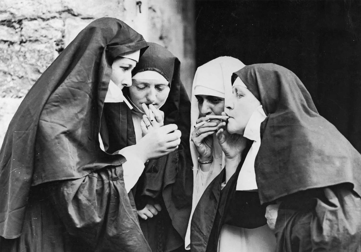 Nonne Smoking Poster - Posterbox.no