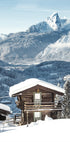 Malerische verschneite Hütte in alpiner Landschaft Poster - Posterbox.dk