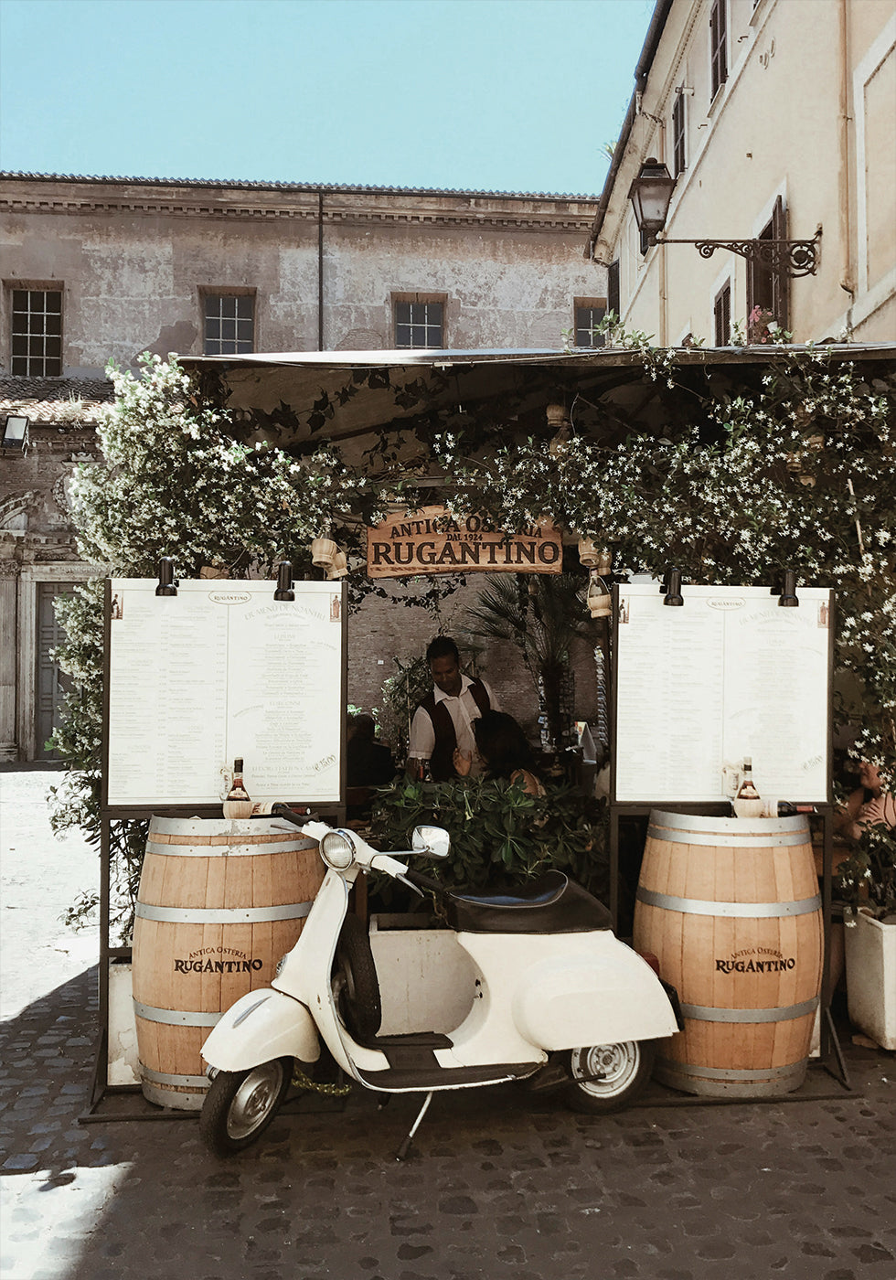 Weißes italienisches Vespa-Poster - Posterbox.dk