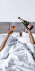 Poster Frau Champagner im Bett - Posterbox.dk