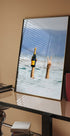Frau mit Wein am Strand Poster - Posterbox.dk