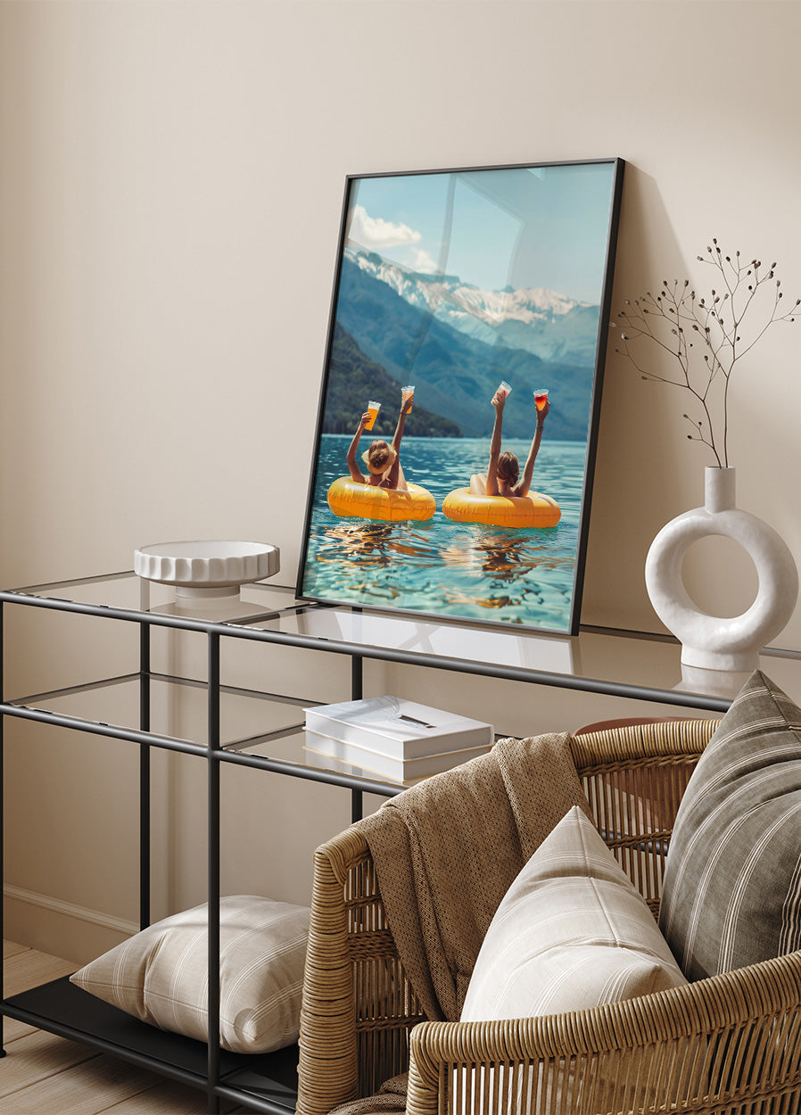 Frau trinkt am Wasser See Poster - Posterbox.dk