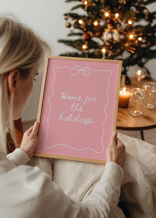Home for the Holidays - White on Pink Plakat - Posterbox