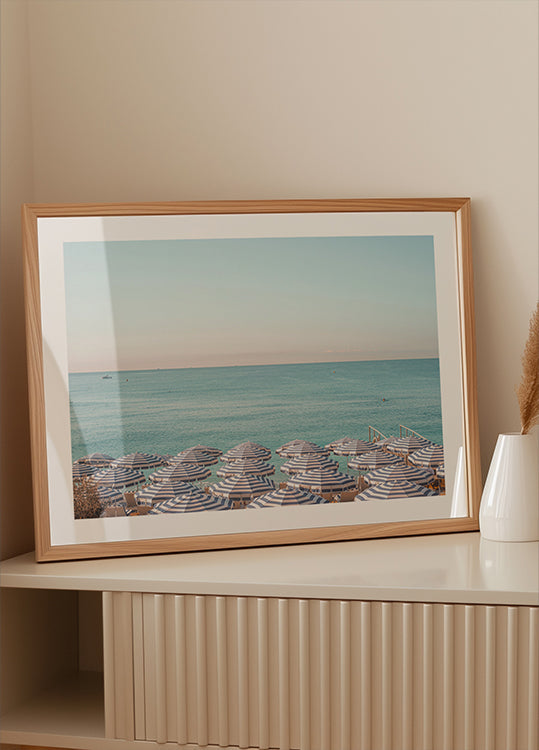 Poster mit Riviera-Strandschirmen