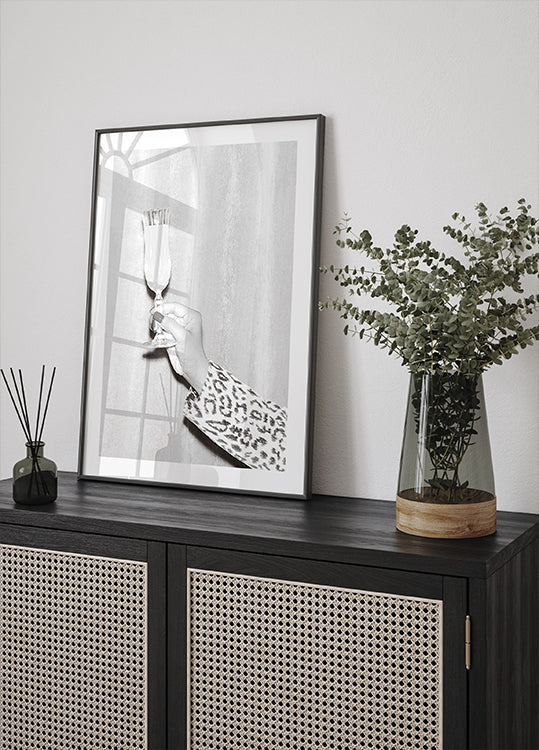 Zeiger aus Glas in Schwarz und Weiß