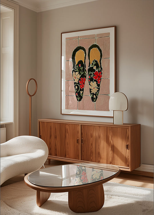 Poster mit schwarzen Schuhen auf rosa Fliesen