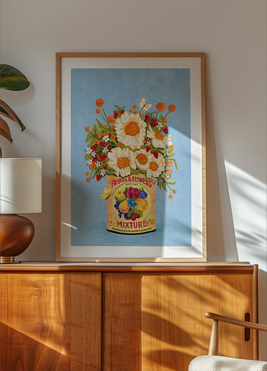 Blumen in einer Vintage-Teedose