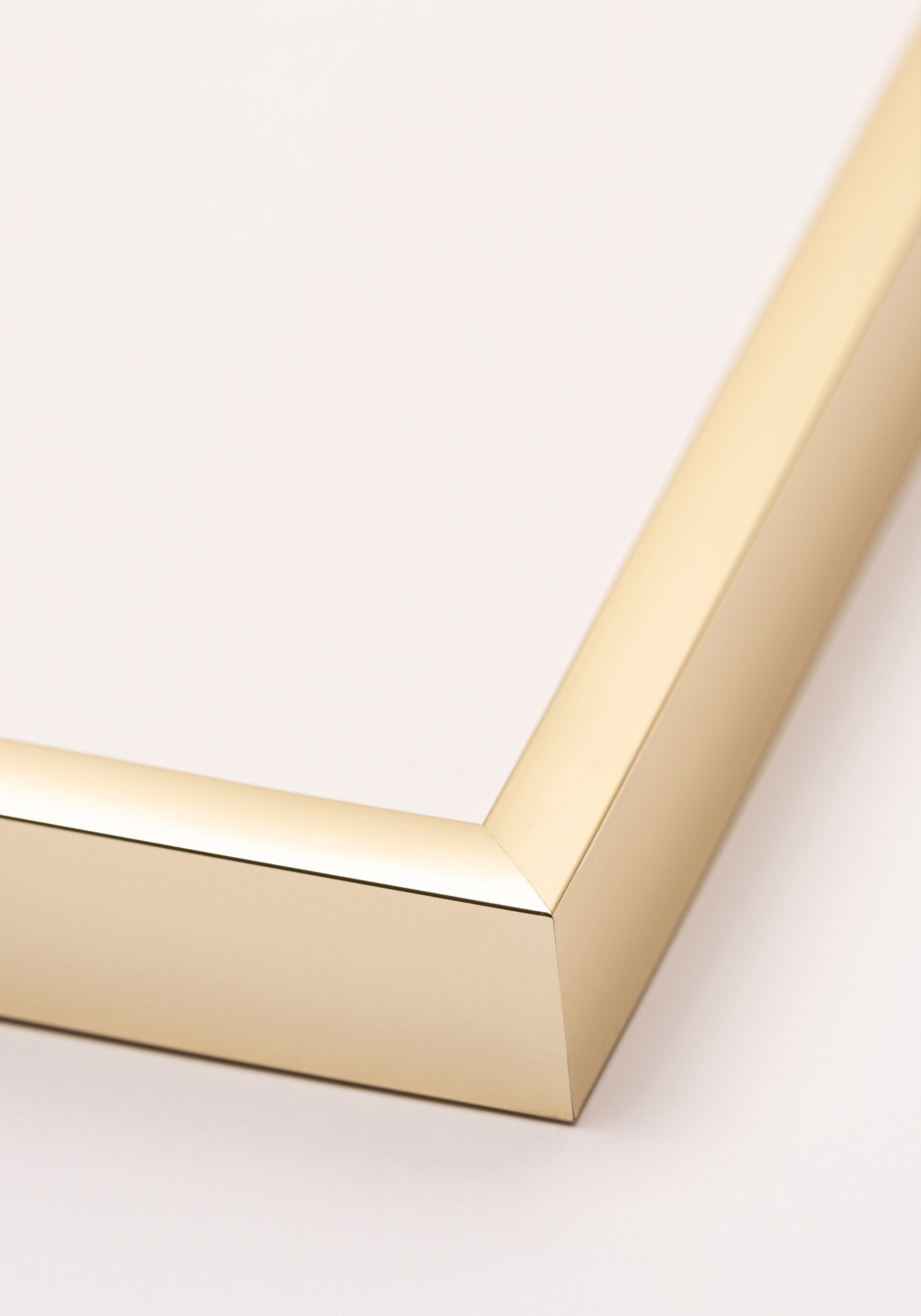 Goldfarbener Metallrahmen - Posterbox.dk