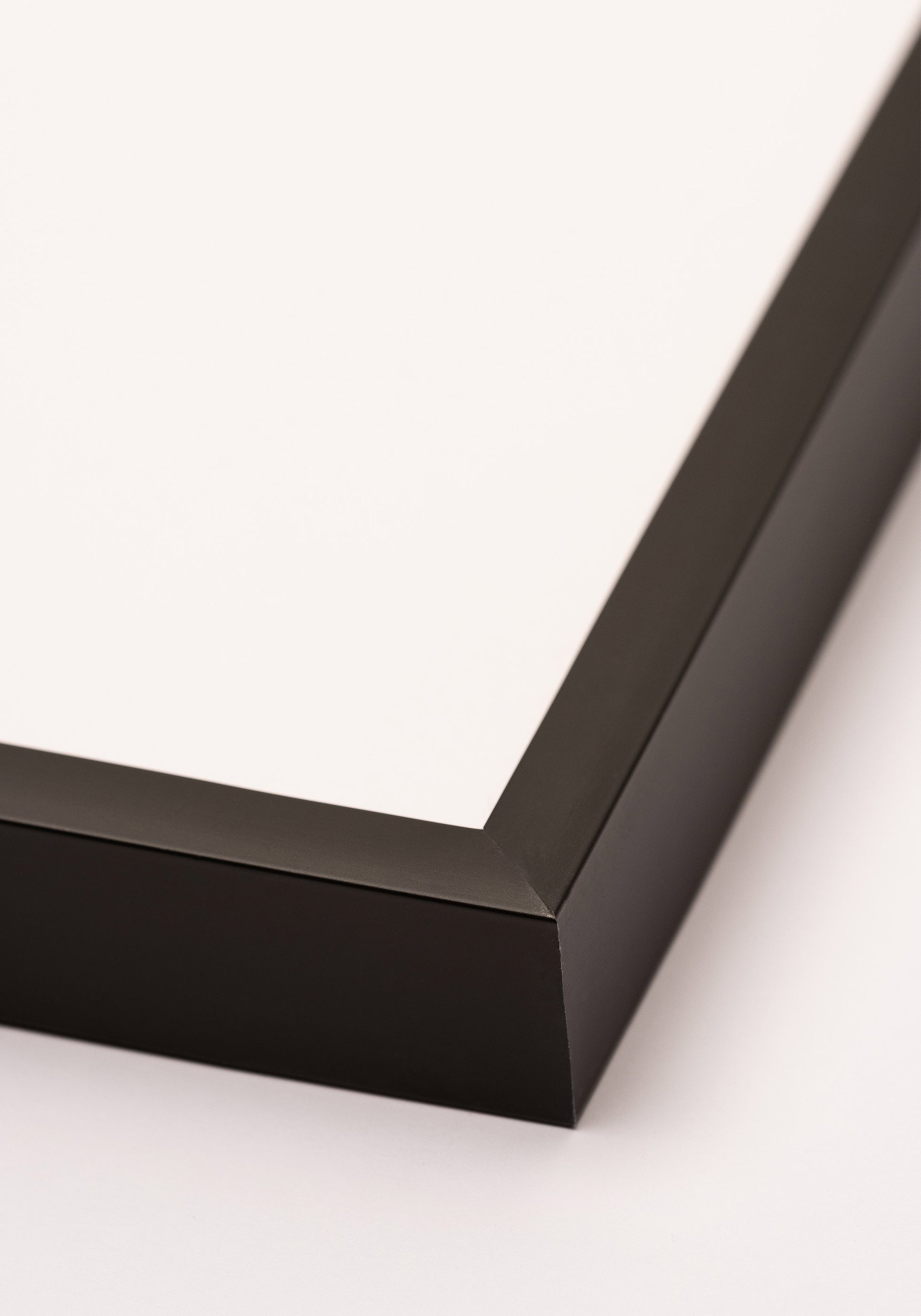 Schwarzer, mattierter Metallrahmen - Posterbox.dk