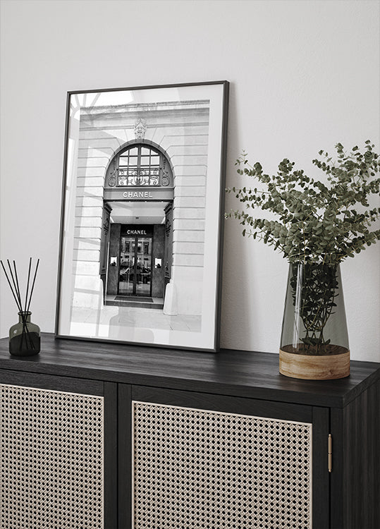 Chanel Boutique Schwarz-Weiß-Poster - Posterbox.dk