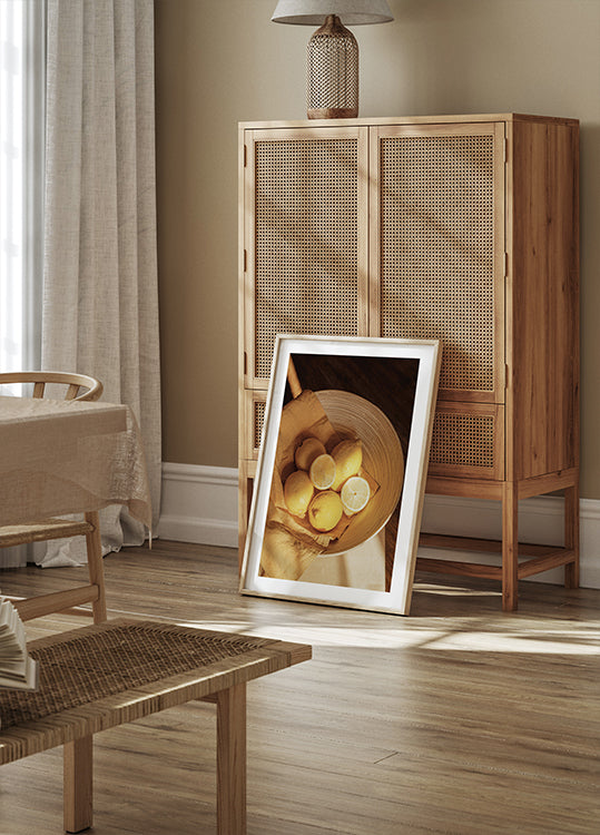 Duftende Zitronen in rustikaler Schüssel Poster - Posterbox.dk