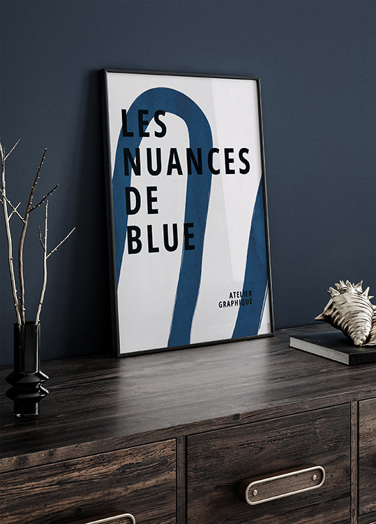 Les Nuances De Blue, grafisches Indigoband-Abstraktes Poster - Posterbox.dk