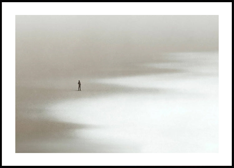 Poster „Lonely Man Walking the Beach“ - Posterbox.dk