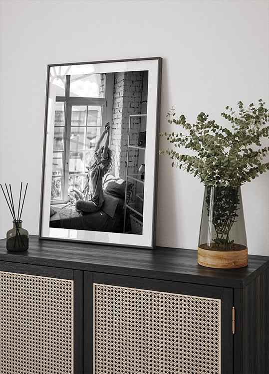 Poster „Morgenentspannung am Fenster“ - Posterbox.dk