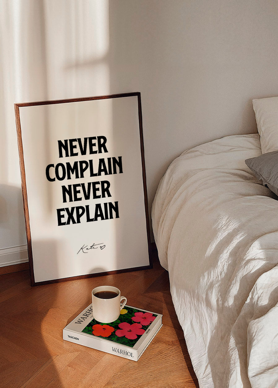 Never Complain Never Explain, Kate Moss Poster - Posterbox.dk