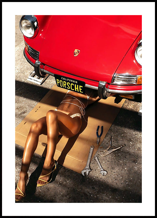 Repair Girl Porsche Poster - Posterbox.dk