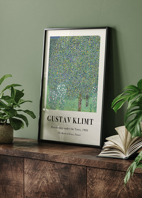 Rosensträucher unter den Bäumen Poster - Posterbox.dk