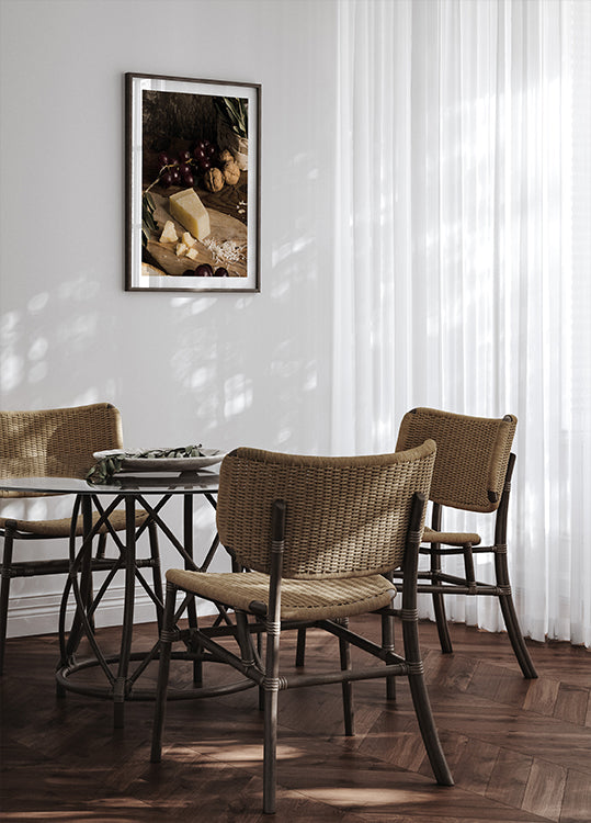 Rustikales Stillleben-Poster mit Käse und Früchten - Posterbox.dk