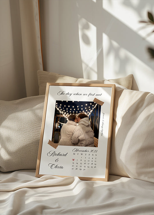 Personalisiertes Kalenderposter „Der Tag, an dem wir uns zum ersten Mal trafen“ – Posterbox.dk