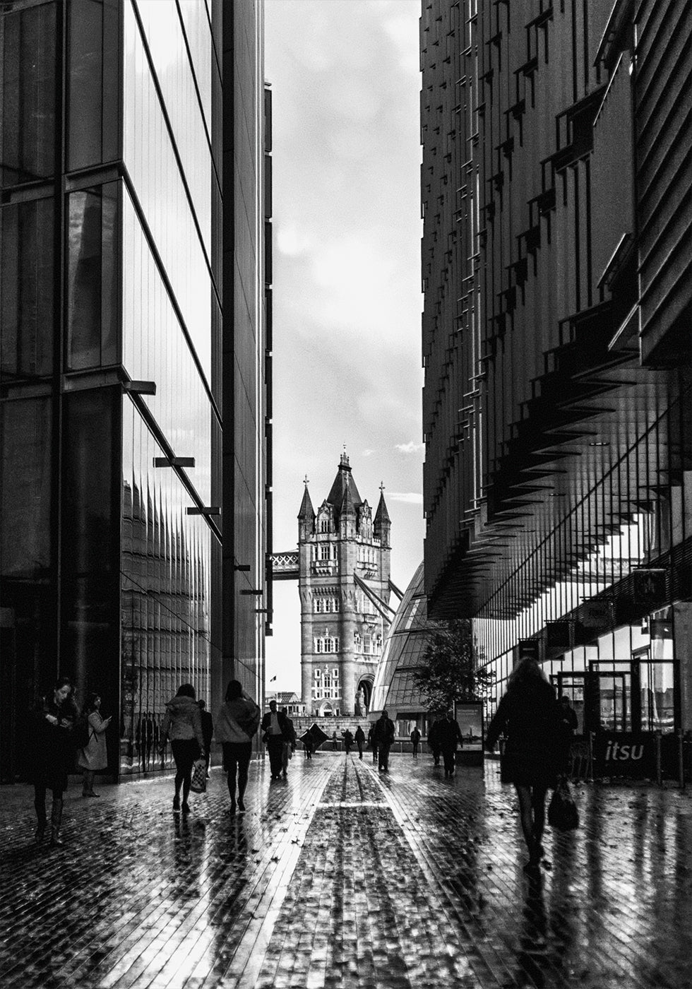 Tower Bridge Urban Perspective Poster - Posterbox.dk
