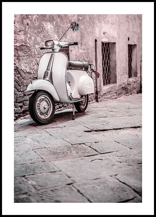 Poster „Vintage Scooter in Cobblestone Alley“ - Posterbox.dk