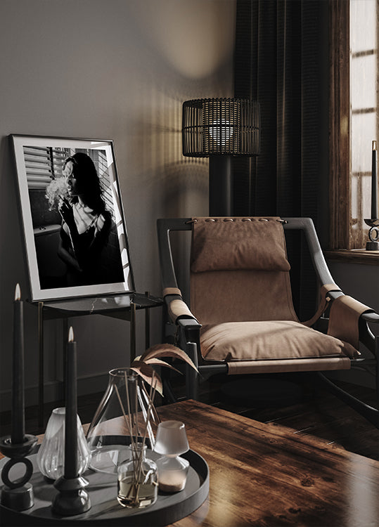 Frau in Licht und Schatten Poster - Posterbox.dk