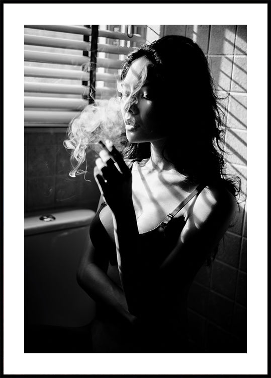 Frau in Licht und Schatten Poster - Posterbox.dk