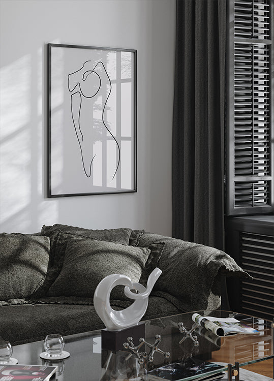 ein Schwarz-Weiß-Foto eines Wohnzimmers