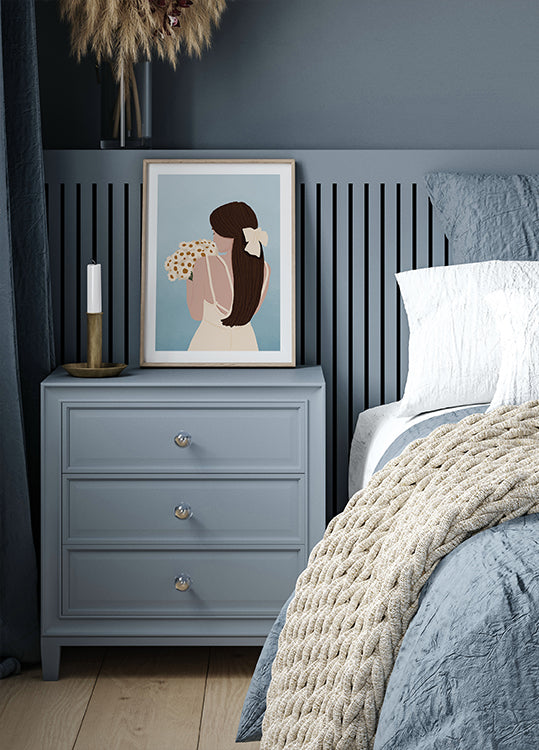 Frau mit Gänseblümchen Poster - Posterbox.dk