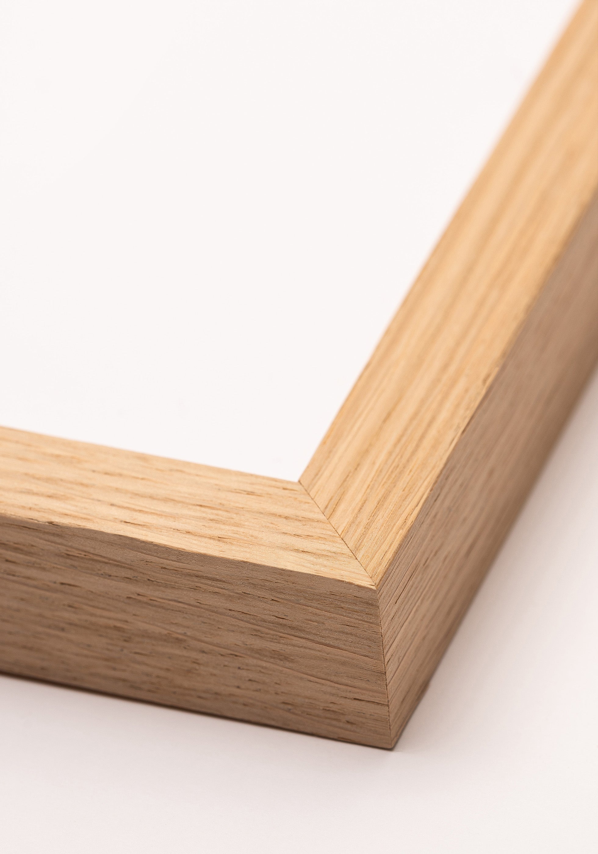 Premium-Holzrahmen-Poster aus Nielsen-Eiche