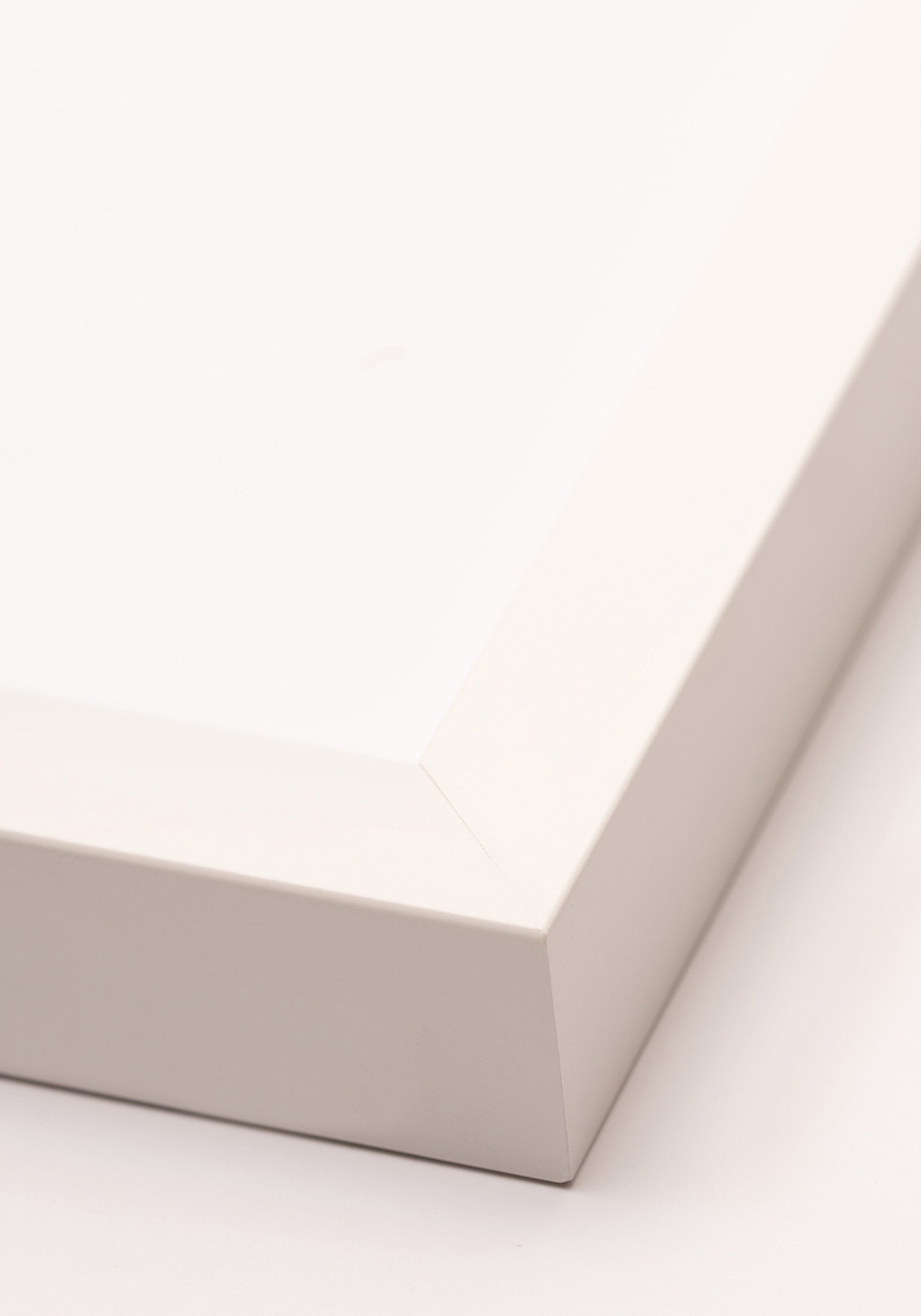 Hochwertiges Nielsen White Poster mit Holzrahmen